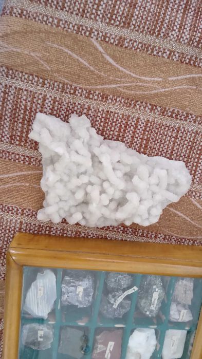 Продава се, колекция минерални камъни.