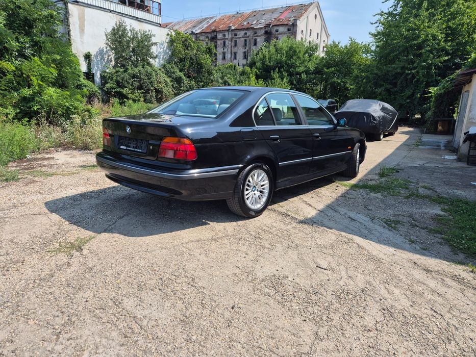 BMW Seria 5 E39 523i Automat - 2.5i 170CP - Clima / Angel Eyes / 2 seturi de roti / Arata si merge foarte bine!