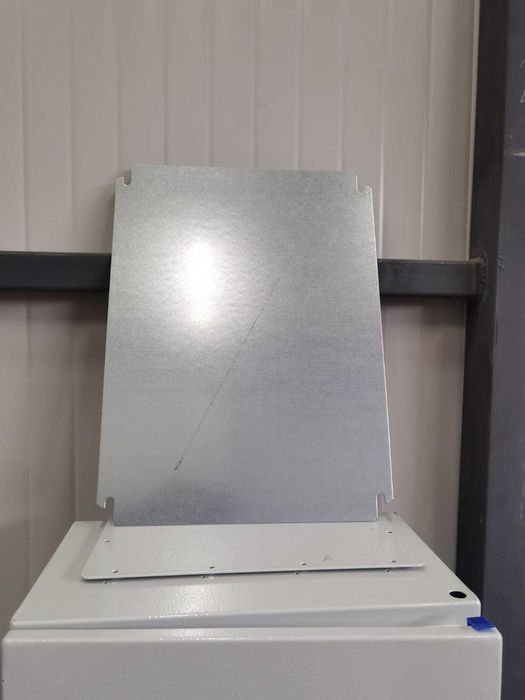 Кутия за превключватели и контролни апарати на Eaton