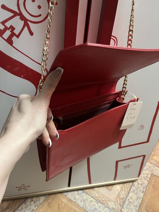 Продам сумочку очень красивая новая