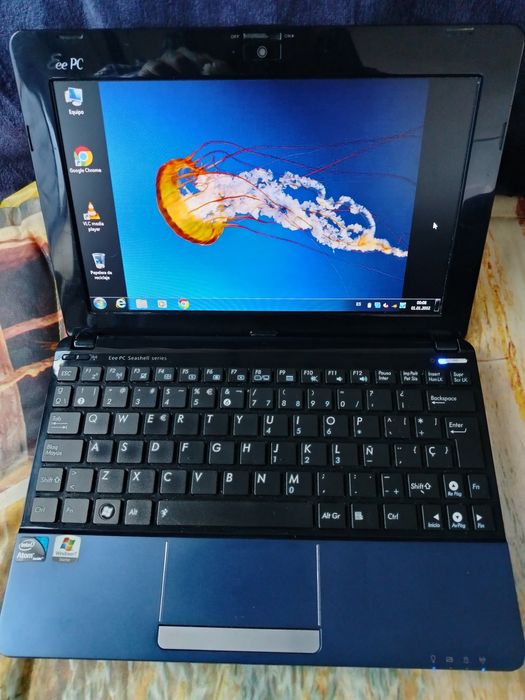 Laptop micuț stare impecabilă estetic și funcționare