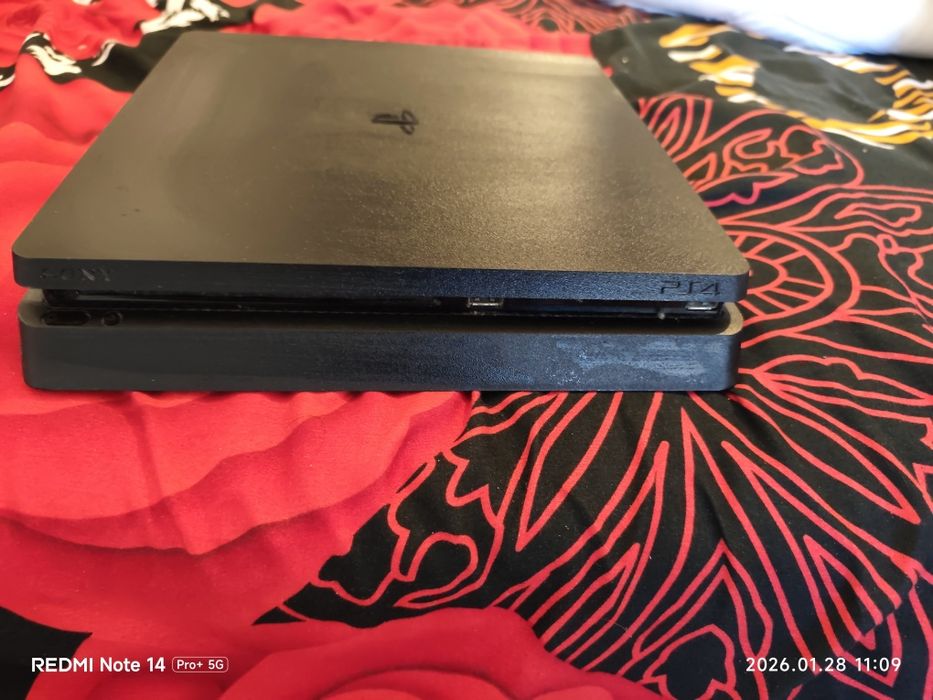 Vând PS4 slim 1 Terra