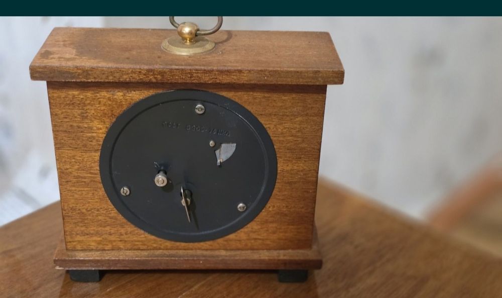 Продам часы и будильник