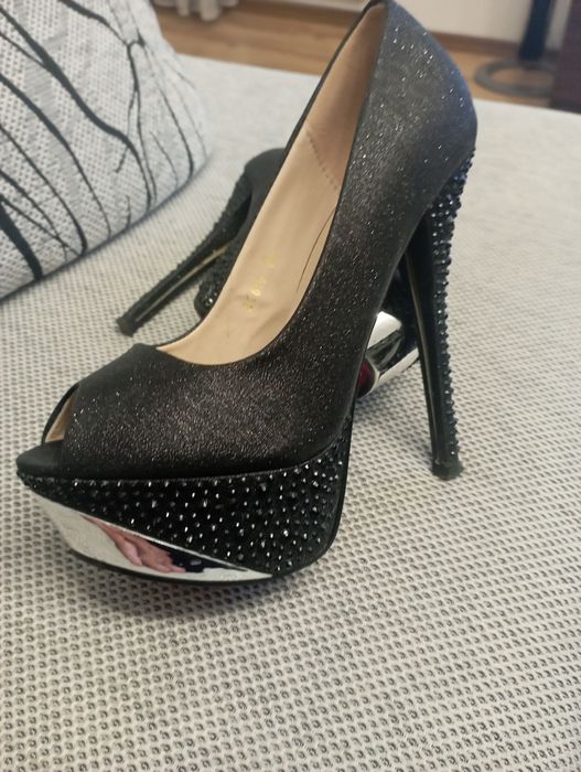 Дамски обувки , много добър модел