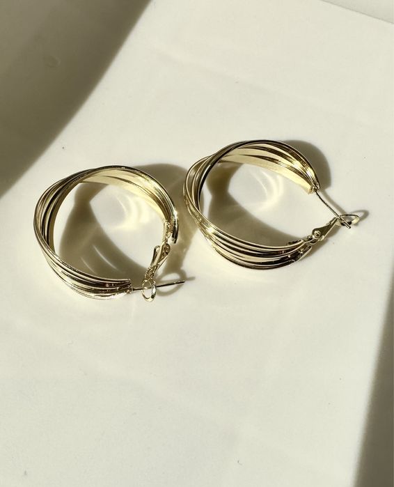 Трендовые серьги под латунь