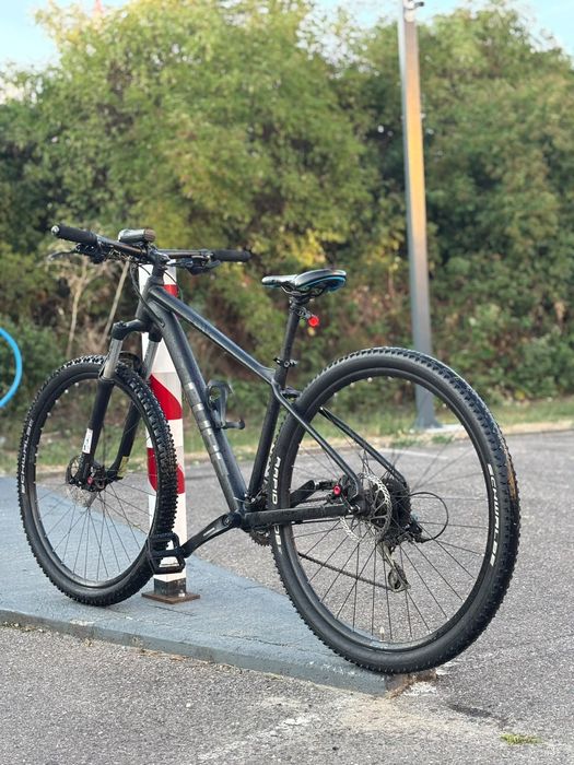 VÂND Bicicleta MTB CUBE cadru M roti pe 29