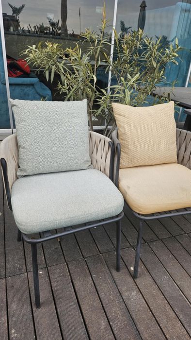 Стол градински нормални следи от употреба