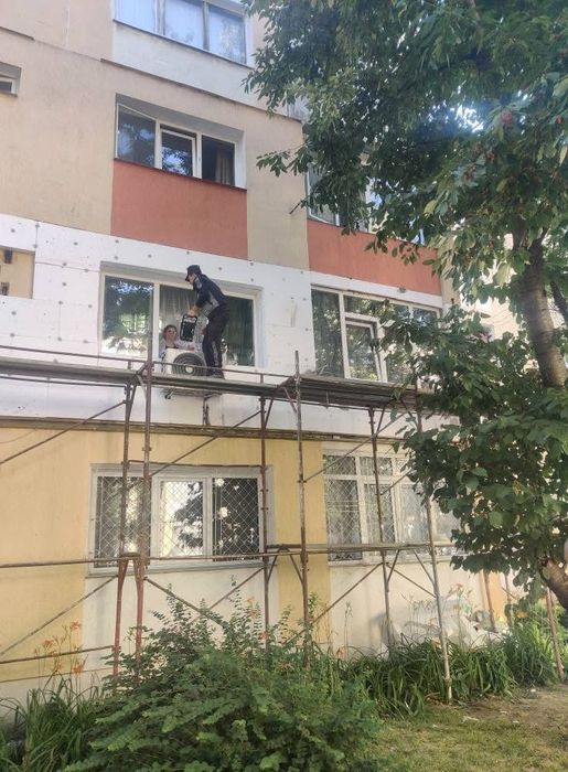 Renovări interioare /exterioare.
