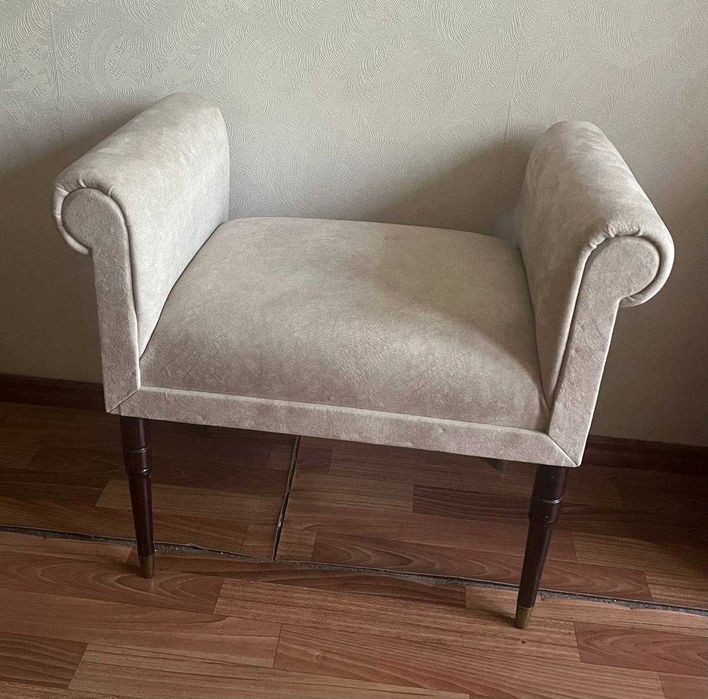 Банкетка прикроватная · Пуфик в спальню