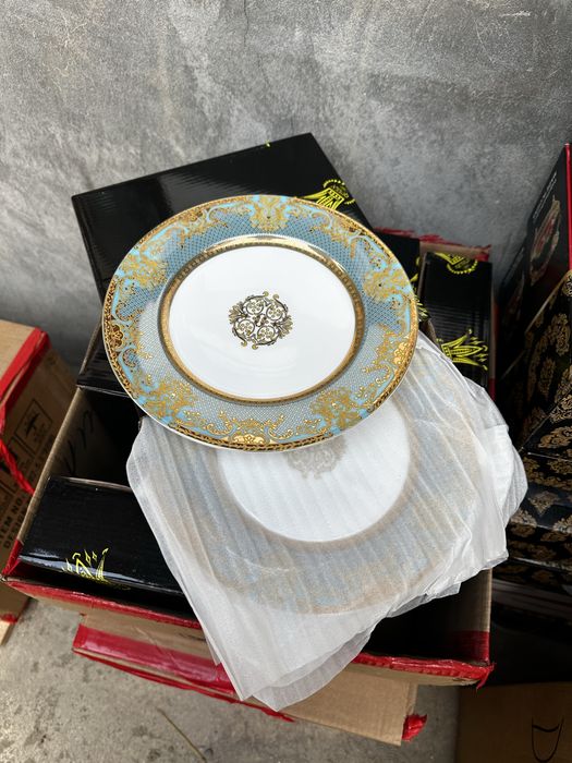 Стулья,посуды и движок для ресторана