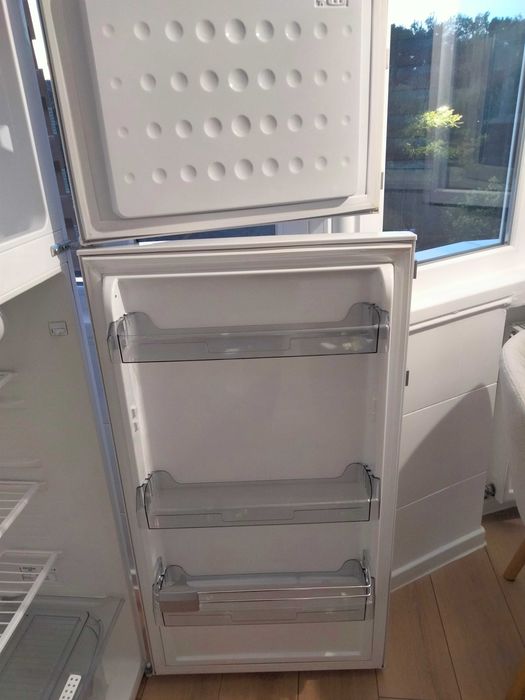 Frigider cu congelator Arctic