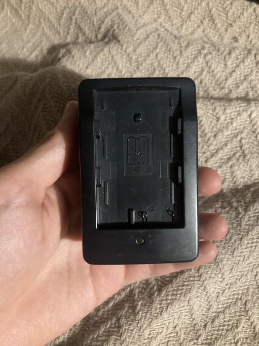 продам зарядку на фотоаппарат никон MH-18a