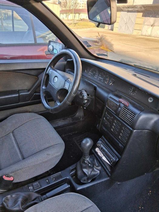 Lancia Delta 1998г 240000км 98кс.