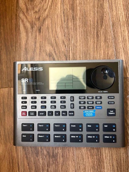 Alesis SR18 – професионална дръм машина / Drum Machine