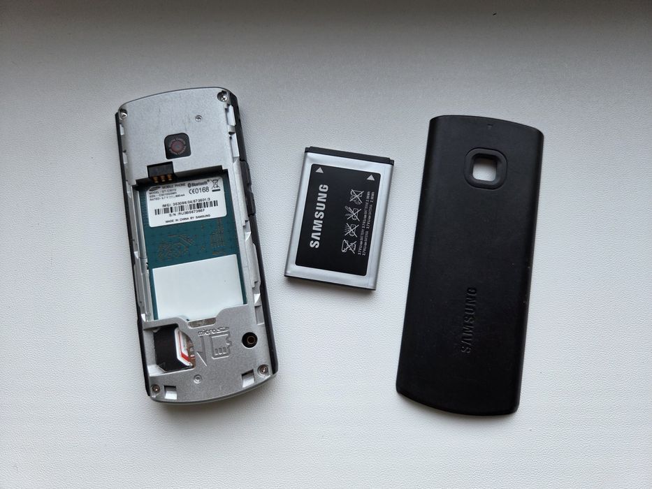 Samsung C3010 - telefon simplu cu butoane