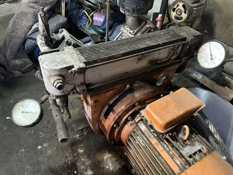 Продам компрессор поршневой воздушный