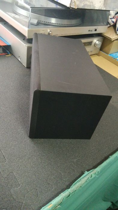 Subwoofer activ și boxa centrala Universum