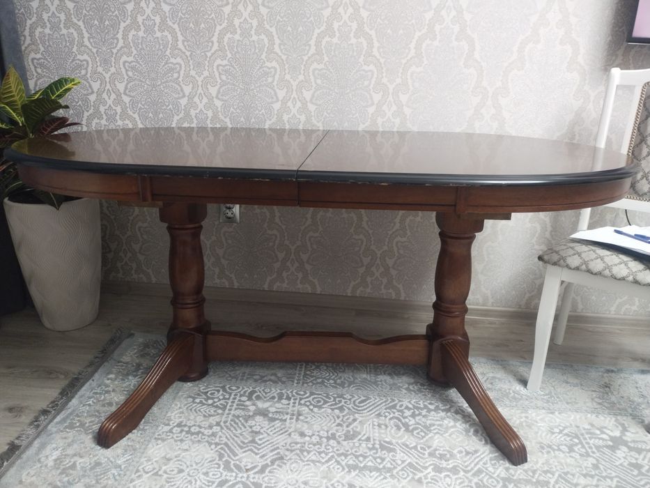 Продам стол дубовый