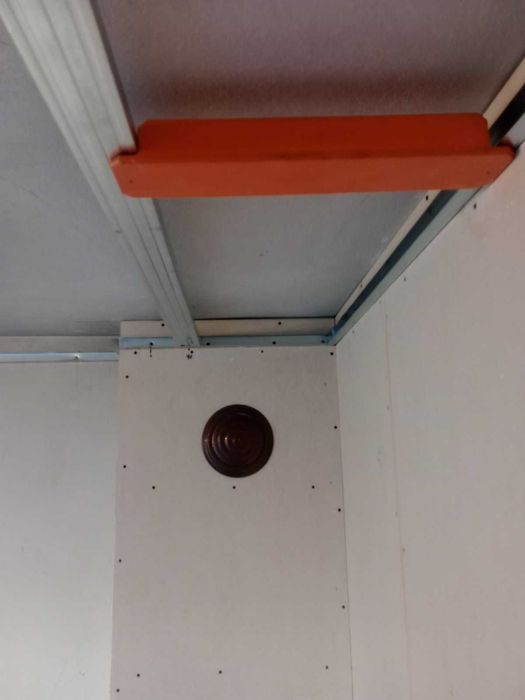 Дистанционер за по лесен и бърз монтаж на CD профилите за гипсокартон