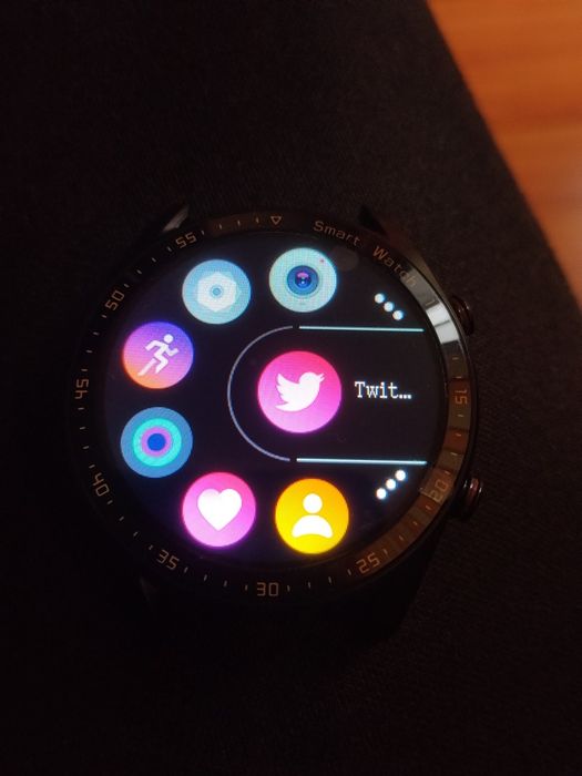 Смарт часовник чисто нов