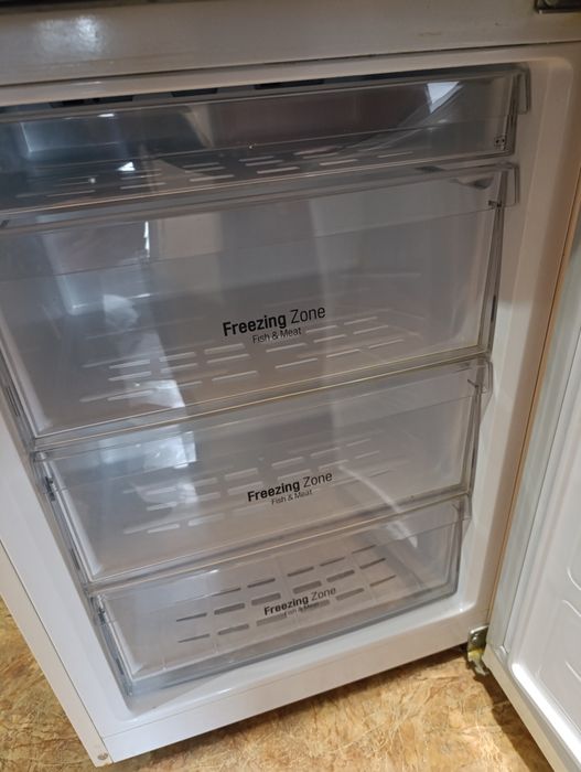 Продам холодильник LG