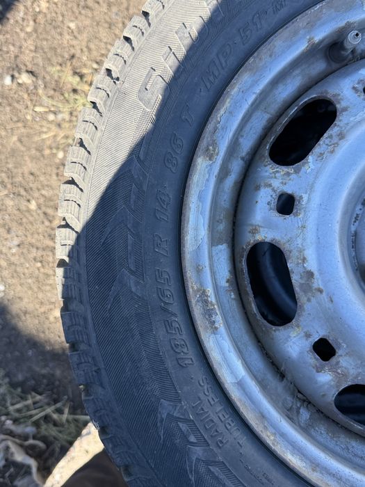 Продам шины с дисками 185/65R14