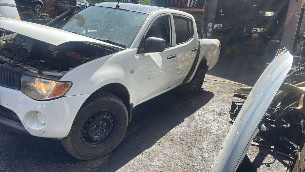 Dezmembrez Mitsubishi L200 2.5 Diesel 2006