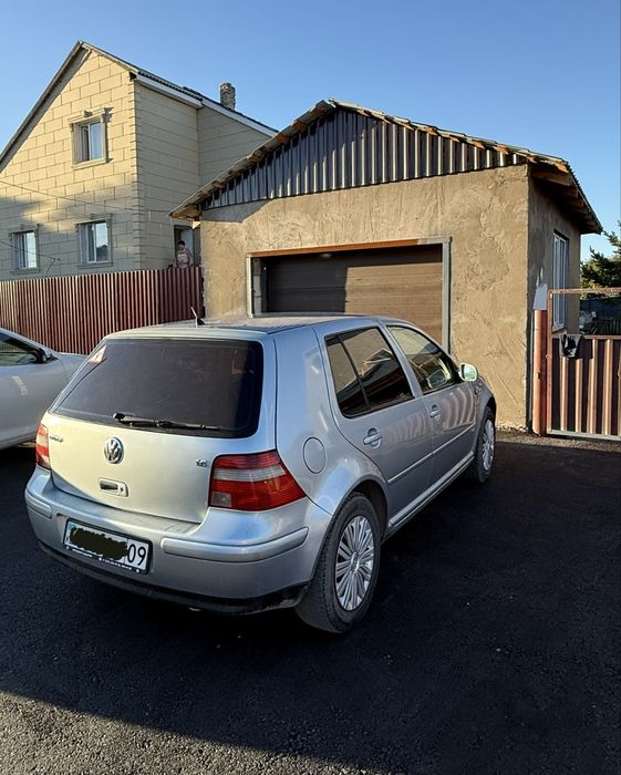 Продаю Volkswagen Golf4 2003.  Хэтчбэк.