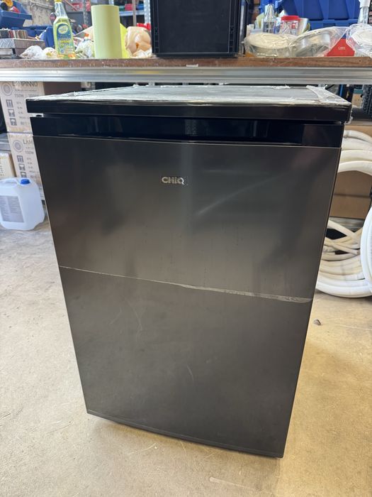 Frigider marca CHiQ nou, negru, cu congelator