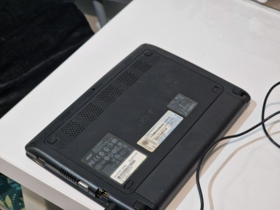 Laptop Acer funcțional doar la priza
