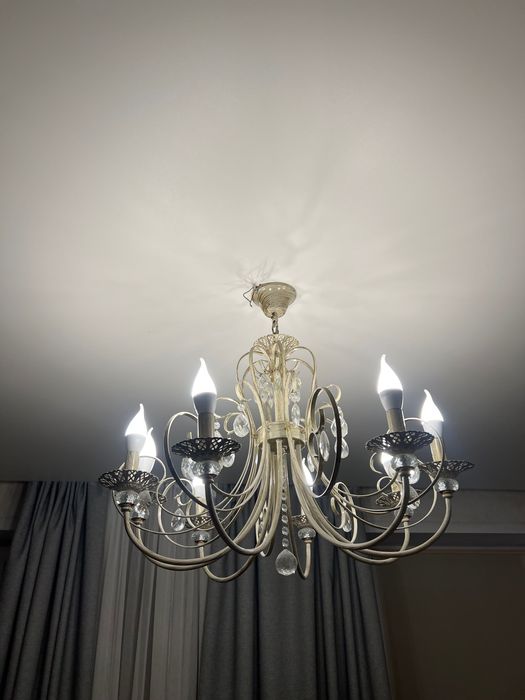 Люстра в хорошем состоянии