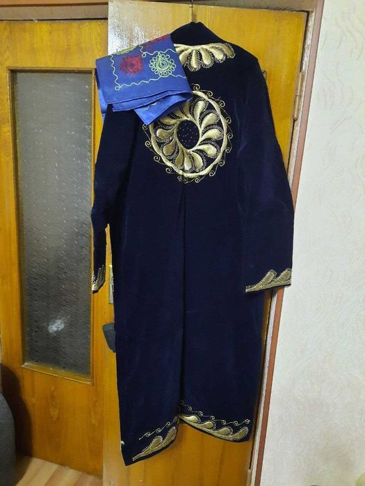 Продам чапан золотошвейный