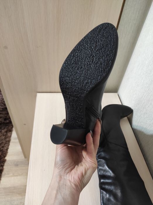 Продам полусапожки Basconi