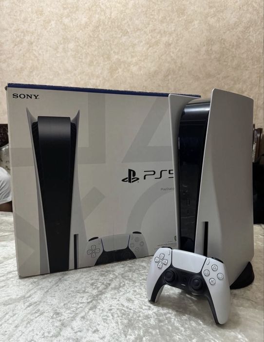 PlayStation 5 Fat в идеалоном состояние с двумя джойстикам и играми