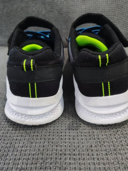 Adidași băieți in stare perfectă