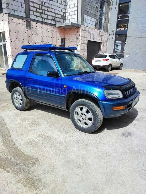 Фендера V1 на крылья Toyota Rav4