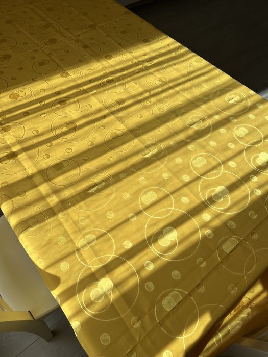 Новая яркая скатерть