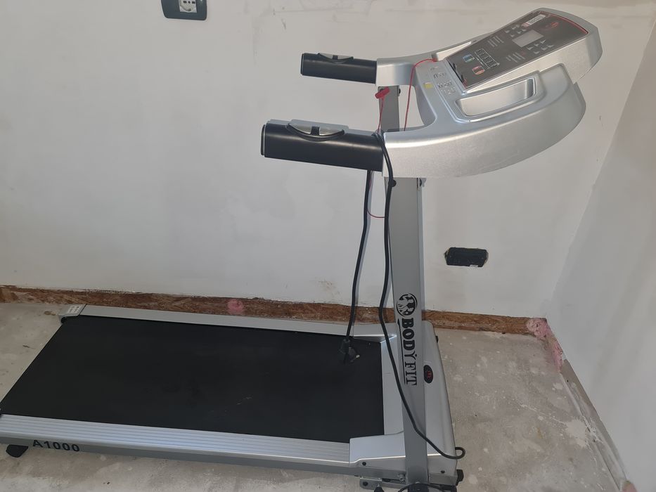 Vând banda de alergare