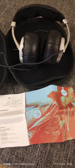 Чисто нови слушалки NIXON THE MASTER BLASTER