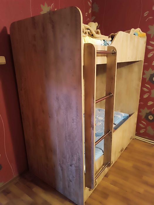 Детская двухъярусная кровать