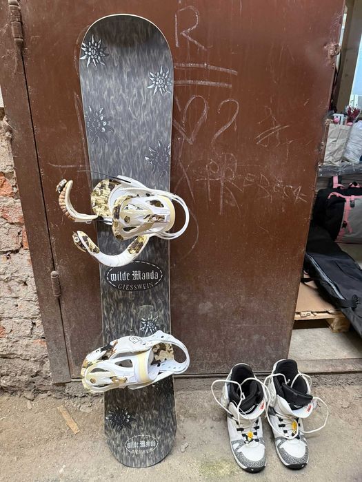 Set snowboard Wilde Manda cu legături și boots Burton 46 + husă