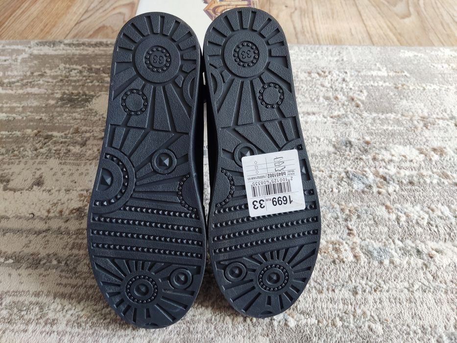 Туфли новые на девочку 33 размер