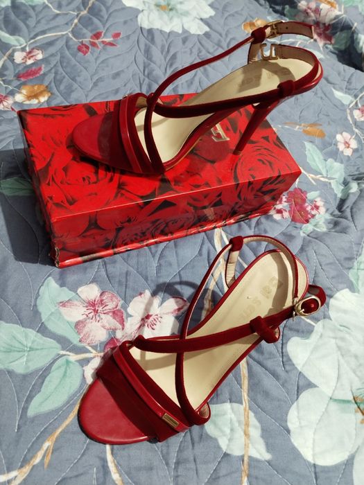 Ayollar Oyoq kiyimlari Turkiya brend