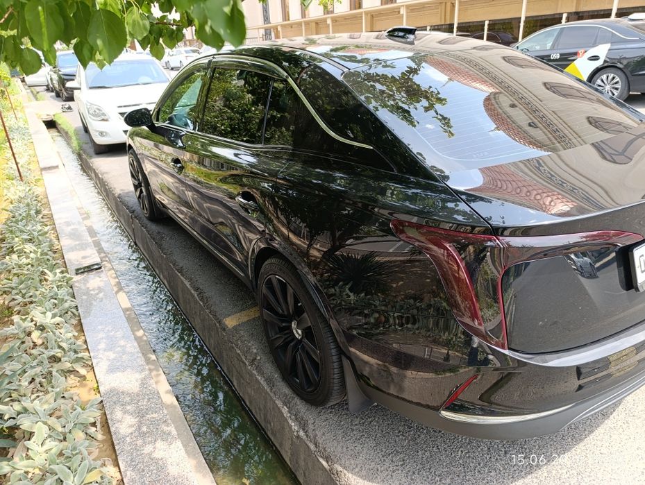 Продам Hongqi EQM 5