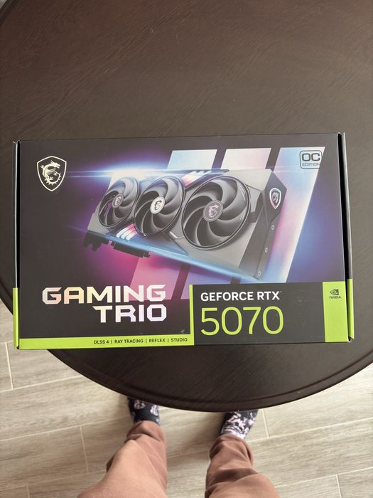 Продавам чисто нова видеокарта MSI Gaming Trio RTX5070