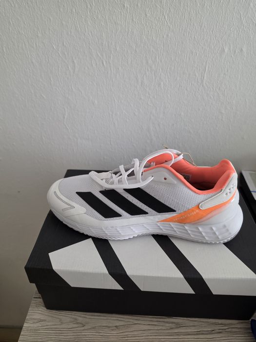NOI: Adidași Tenis de Câmp / Picior – Ideali și pentru Streetwear / Casual
