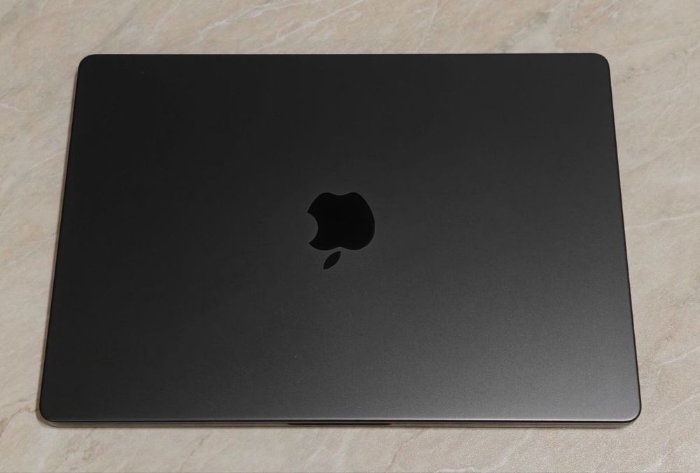 MacBook pro 14 m3pro 18/512