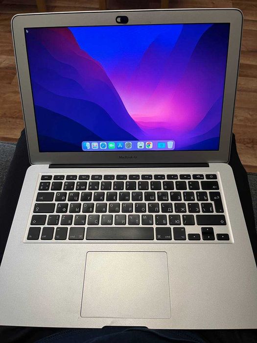 Продам MacBook Air 13" (2017), модель A1466 + чехол