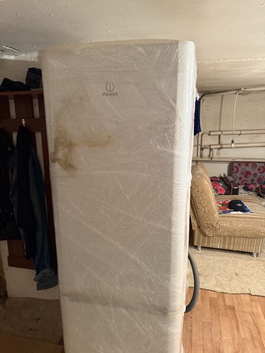 Холодильник Indesit