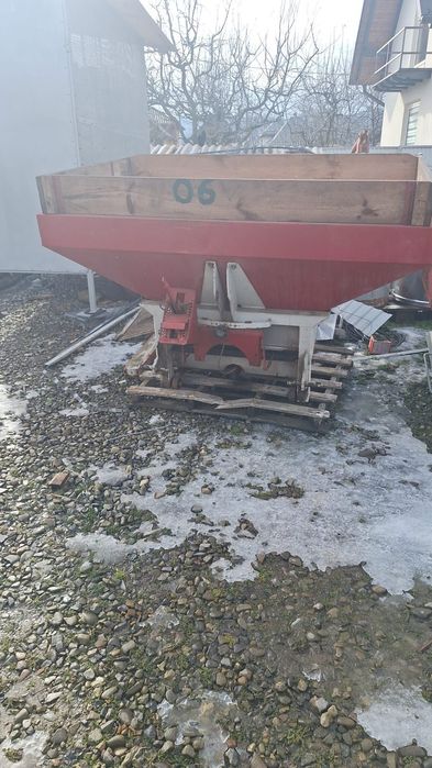 Vând împrăştietoare azot